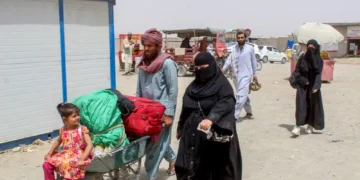 Qeveria refuzoi afatin e qëndrimit të tyre në vend, Pakistani rifillon dëbimin e 1.4 milion afganëve