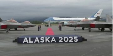 Gati për takimin e shumëpritur, Trump zbarkon i pari në Alaskë