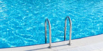 E mitura shqiptare u mbyt në pishinë! Lirohen nga burgu me kusht prindërit dhe gjyshi i 4-vjeçares në Greqi