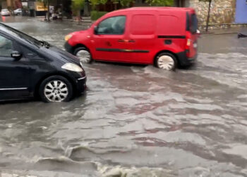 Stuhia ndërpret energjinë në disa zona të Durrësit, pa drita Gjiri i Lalzit, Hamallaj dhe Xhafzotaj