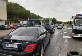Stuhia boshatis plazhet e Velipojës dhe Shëngjinit, trafik i rënduar në aksin Shkodër-Milot