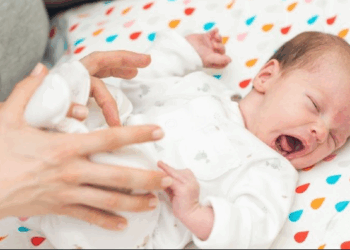 Çfarë duhet pasur kujdes kur foshnja juaj qan?