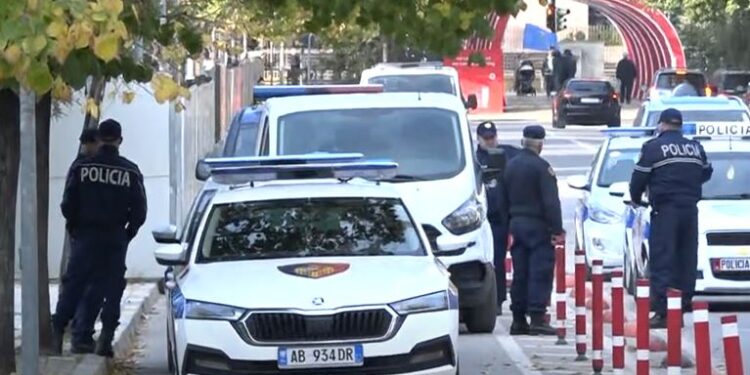 42-vjeçari rreh dhe tenton të djegë bashkëjetuesen në Tiranë, arrestohet nga policia