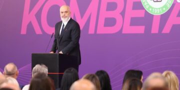 “Opozitën e kam në shtëpi”/ Rama flet për ‘zbutjen’ e nepotizmit: Kush është bërë deputet për të sistemuar familjarët, s’do të jetë më i mirëpritur në grupin parlamentar