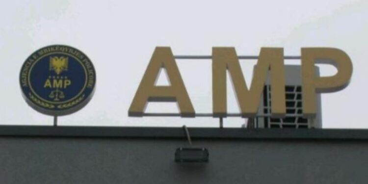 Lejoi të kalonin kufirin dy të kërkuar për drogë, AMP ndalon policin e kufirit në Qafë-Botë