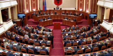 “Po talleni me shqiptarët”, opozita kërkon debat me mocion, Peleshi-Nokës: Do ndërpritet fjala nëse s’është për procesverbalin