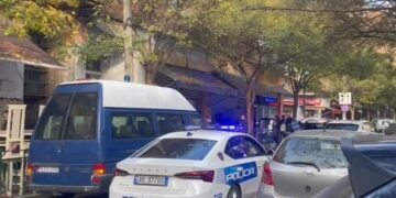 E rëndë në Tiranë! Gardisti nxjerr armën e shërbimit dhe kërcënon me jetë një qytetar pas sherrit