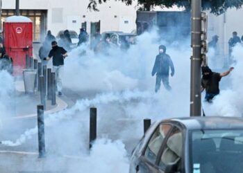 Protesta e përleshje në rrugët e Francës, policia aktivizon 80 mijë efektivë