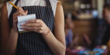 Qarku i Durrësit dhe Vlorës, epiqendra e punësimit sezonal, për gusht 2024 u shtuan 7,200 vende