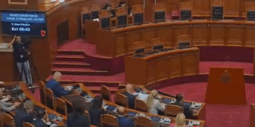 Jozefina Topalli rikthehet dhe betohet si deputete