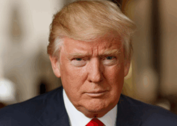 “Donald Trump si Mao Ce Duni” – CNN: Ekonomia amerikane në rrezik. Demokracia po “minohet”