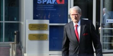 Në zbatim të masës së sigurisë, Sali Berisha paraqitet në SPAK