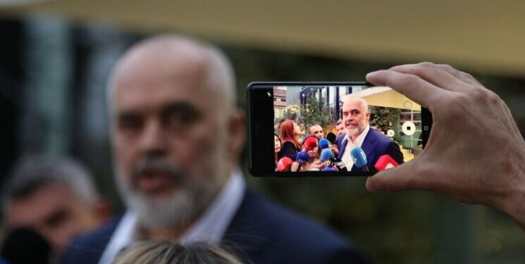 BIRN: Qeveria shpërblen me 5.1 milionë euro televizionet e mëdha për lirimin e frekuencave