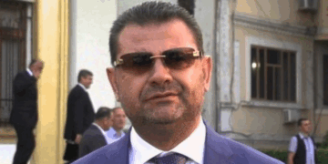 Tom Doshi dhe Sabina Jorgo heqin dorë nga mandati i deputetit, ja kush i zëvendëson