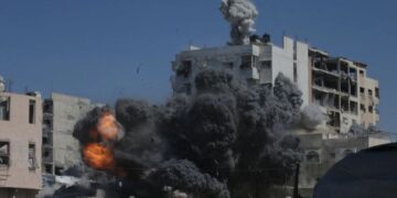 Izraeli intensifikon sulmet në Gaza, 50 të vdekur ditën e sotme nga bombardimet e rënda