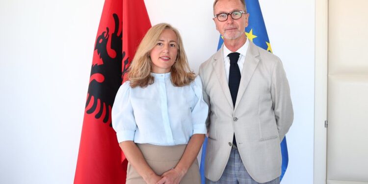 Gara për kreun e ri të SPAK çon ambasadorin e BE në zyrat e Qeverisë së Prokurorëve: Do e ndjekim nga afër të gjithë procesin!