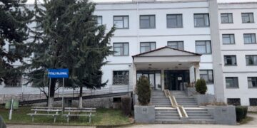 Konsumuan karamele me kanabis që i gjetën në kazan plehrash, mjeku pediatrik: 3-vjeçarja ende në gjendje të rëndë