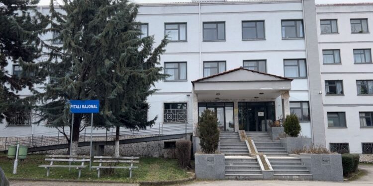 Konsumuan karamele me kanabis që i gjetën në kazan plehrash, mjeku pediatrik: 3-vjeçarja ende në gjendje të rëndë