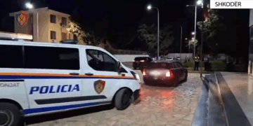 Dy persona kërcënojnë me armë efektivët e Shqiponjave në Shkodër