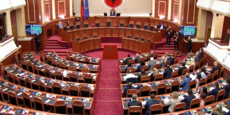 Miratohet projektvendimi, zgjidhen kryetarët e komisioneve parlamentare, PD nuk merr pjesë në seancë
