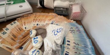 Itali – 40-vjeçari shqiptar arrestohet për shitje droge; sekuestrohen 1 kg kokainë dhe mijëra euro
