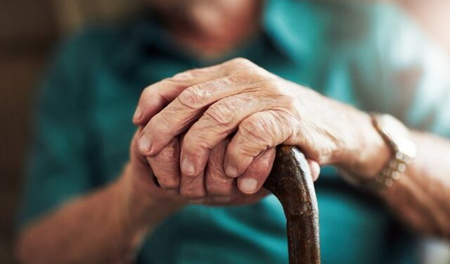 Historia e dhimbshme e 70-vjeçarit të vdekur në Korçë/ Niko Kita vdiq në vetmi, bashkëshortja dhe 2 vajzat jetonin jashtë