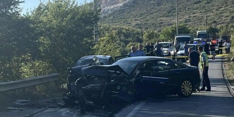 Aksident i rëndë në Malishevë/ Përplasen dy automjete, dy të vdekur dhe dy të plagosur