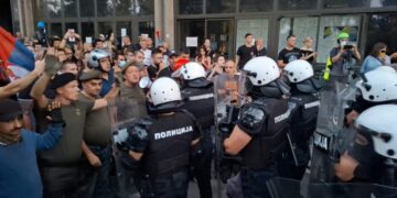 Serbi/ Studentët paralajmëronë protestë masive në Novi Sad, forcat policore të Vuçiç rrethojnë fakultetet