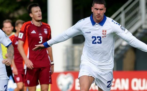 Serbia feston në Letoni, fiton dhe parakalon Shqipërinë