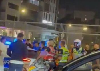 Nuk iu bindën policisë rrugore, vihen në pranga disa persona në zonën e Astirit në Tiranë