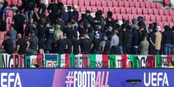 Protesta e tifozëve italianë, vërshëllejnë himnin izraelit dhe i kthejnë shpinën fushës