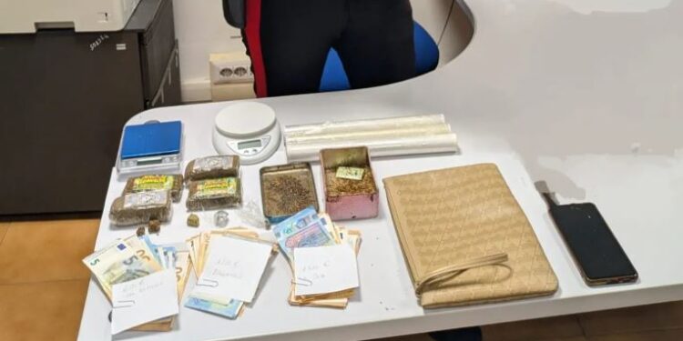 Në Itali, katër vajza shqiptare u arrestuan për trafik hashashi, duke u sekuestruar 61 kg drogë dhe 36 mijë euro