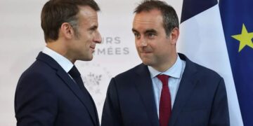 Pas rënies së qeverisë, Macron emëron kryeministrin e ri të Francës