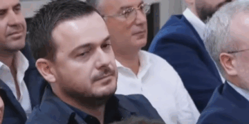 Zgjidhet kryetari i komanduar i Bashkisë Cërrik