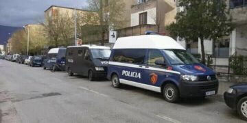 Policia e Kukësit arreston të dyshuarin për vrasje dhe nipin e tij