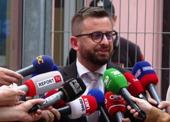 “Projekti po të pret mbi tavolinë”/ Erion Isai i pandehur nga SPAK, zbardhen bisedat që e ‘fundosën’: Do shkoj te drejtori…