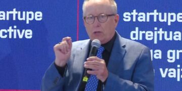 “Ju nuk jeni një vend normal”/ Profesori William Barnet batuta me Ramën: As ti nuk je normal, është gjë e mirë