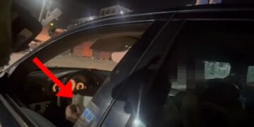 U kap i dehur në makinë/ 51-vjeçari tentoi të korruptonte policët me 20 euro, përfundon në pranga