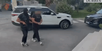 Ishte shpallur në kërkim për trafikim të narkotikëve, arrestohet 25-vjeçari në Durrës