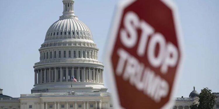 Analiza e BBC/ SHBA drejt bllokimit të qeverisë, përplasjet politike rrezikojnë funksionimin e institucioneve