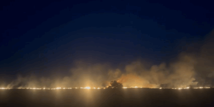 Zjarr i madh në Poro të Vlorës