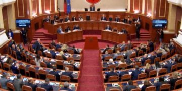 Peleshi kalon për votim rendin e ditës, mbyllet mes tensioneve seanca në Kuvend