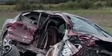 Aksident në Lushnjë-Berat, tre të plagosur rëndë pas përplasjes së dy automjeteve