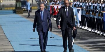 Merz në Turqi/ Presidenti Erdogan e pret me ceremoni zyrtare