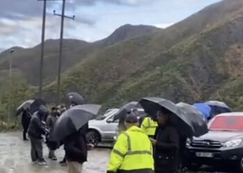 Minatorët e Spaçit në ditën e17-të protestës, drejtuesit e kompanisë i kërcënojnë me largim nga puna