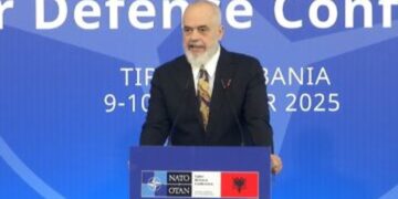 Rama batuta në Konferencën e NATO-s: Jam i vetmi në qeverinë time pa doktoraturë, jam vetëm artist!