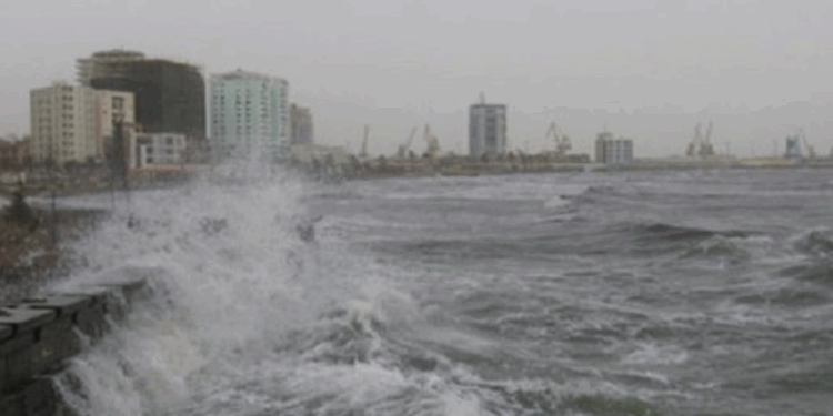 Kushtet e këqija të motit, anulohen lundrimet nga Porti i Durrësit