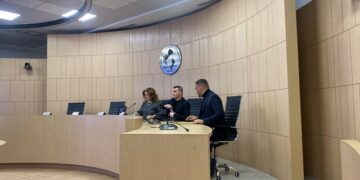 Afatet e zgjedhjeve pezull/ Dështon mbledhja e Komisionit Rregullator