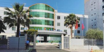 Aksident në Durrës/ Makina përplas biçikletën, plagoset 63-vjeçari