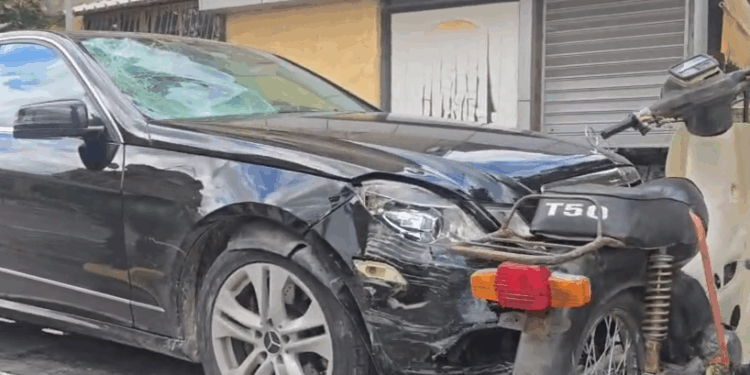 Vlorë/ Automjeti përplaset me një motor, përfundon në spital drejtuesi